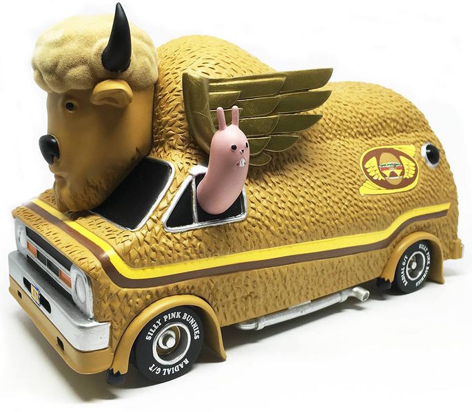 File:Bisonvan-gold.jpg