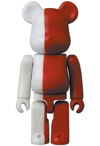 File:Bearbrick-S42-flag.jpg