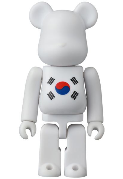 File:Bearbrick-S44-Flag.jpg