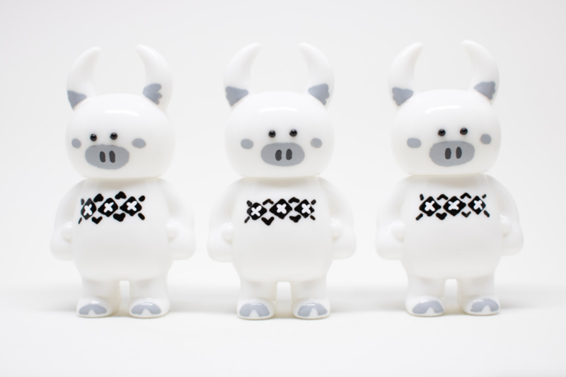 File:Uamou-whitepiggy.png