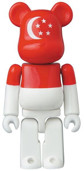 File:Bearbrick-s32-flag.jpg
