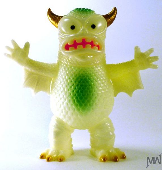 File:Glowback-greasebat.jpg