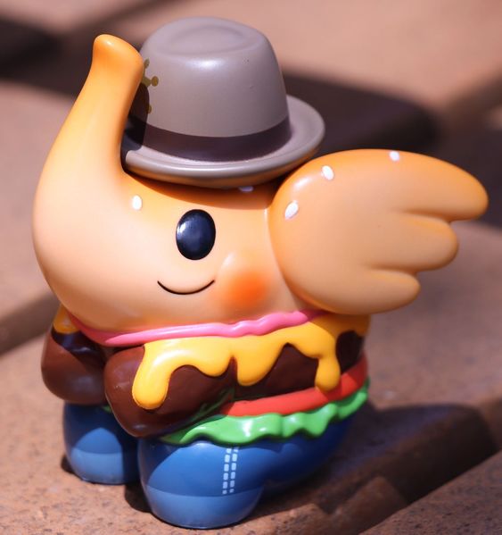 File:Elfie-cowboyburger.jpg