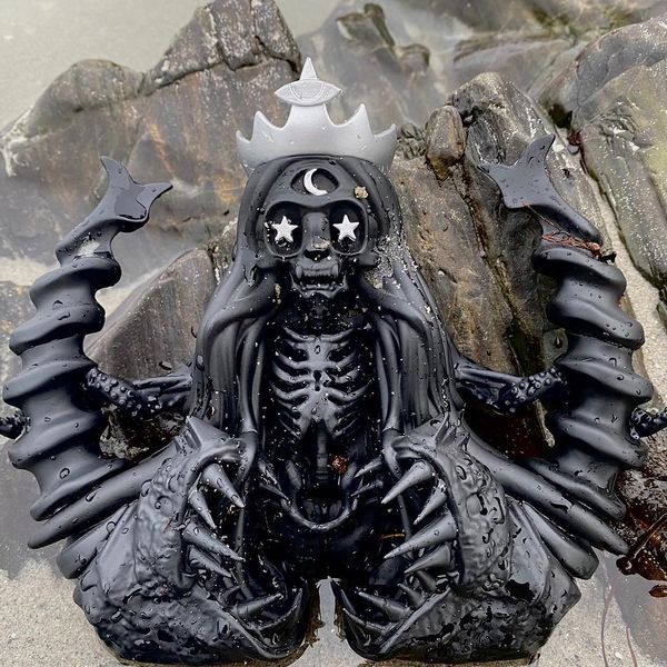 File:Slavetothsiren-black.jpeg