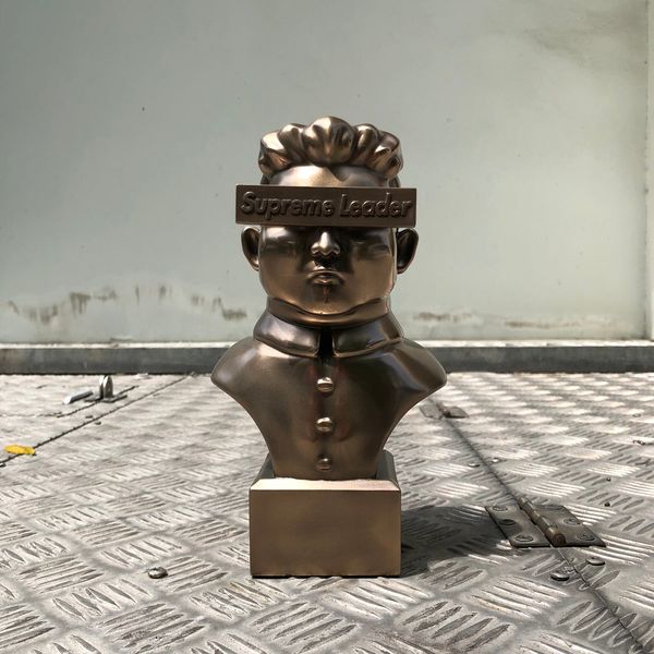 File:SupremeLeaderBronze.jpg