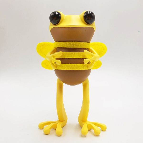 File:Bees-Knees-APO-Frogs.jpg