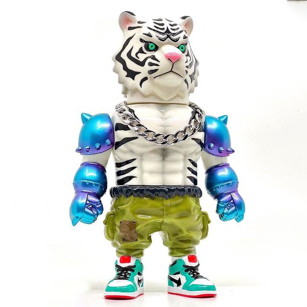 File:WhiteTigerBraver-2.jpg