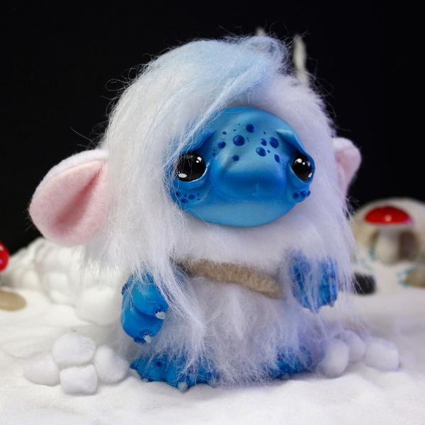 File:Sneaksnowball-hausofboz.jpg