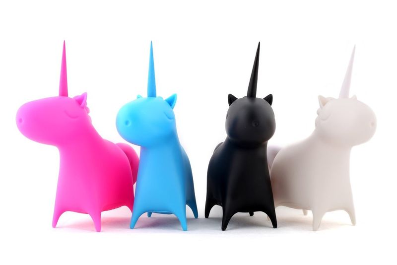 File:Unicornkiss.jpg