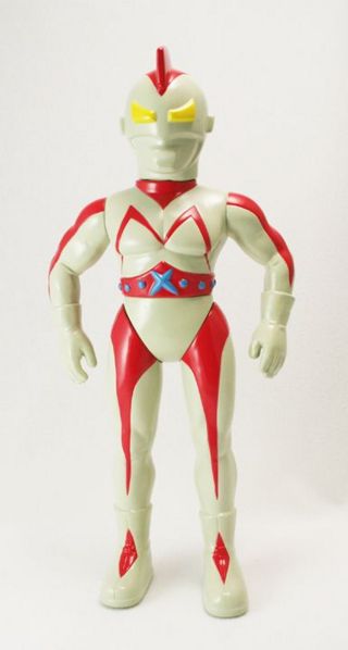 File:Captainmaxx-greysuit.jpg
