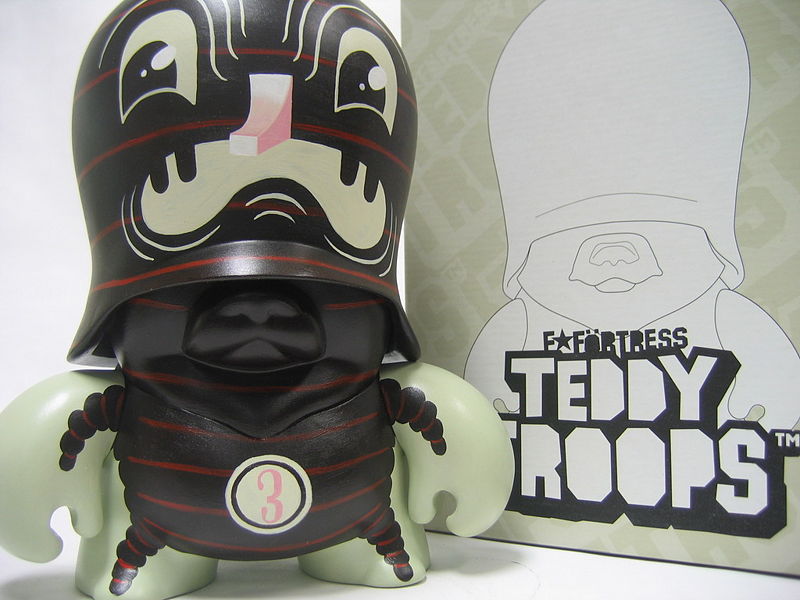 File:Teddytroop-10travislampe.jpg