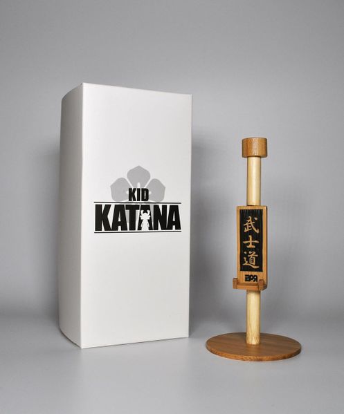 File:Kidkatana-stand.jpeg