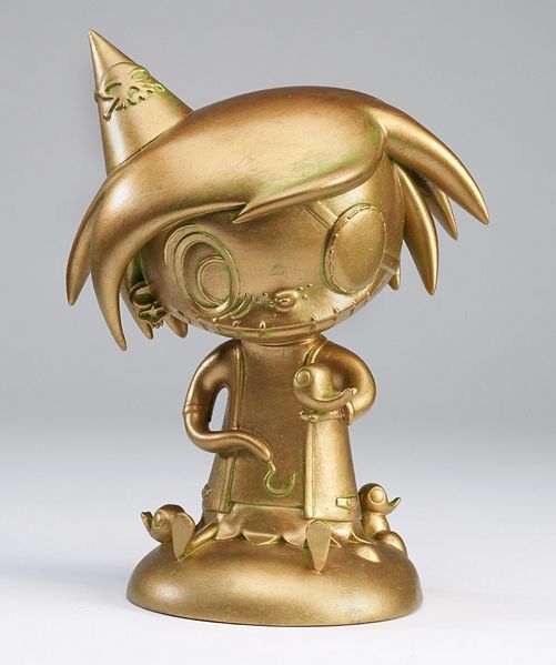 File:Scarygirl-bigshot-gold.jpg