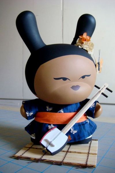 File:Huckgee-shamisenschooldunny.jpg